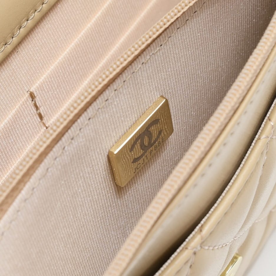 Ch*el classic chain wallet