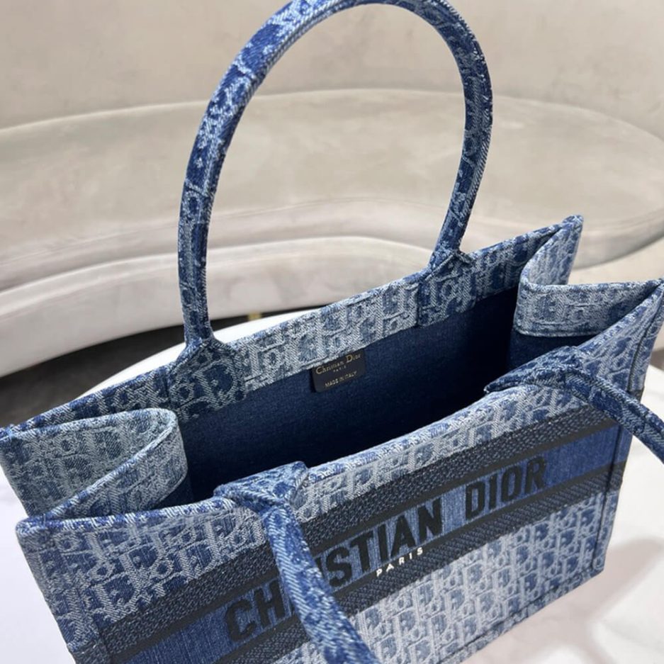 medium D*or book tote