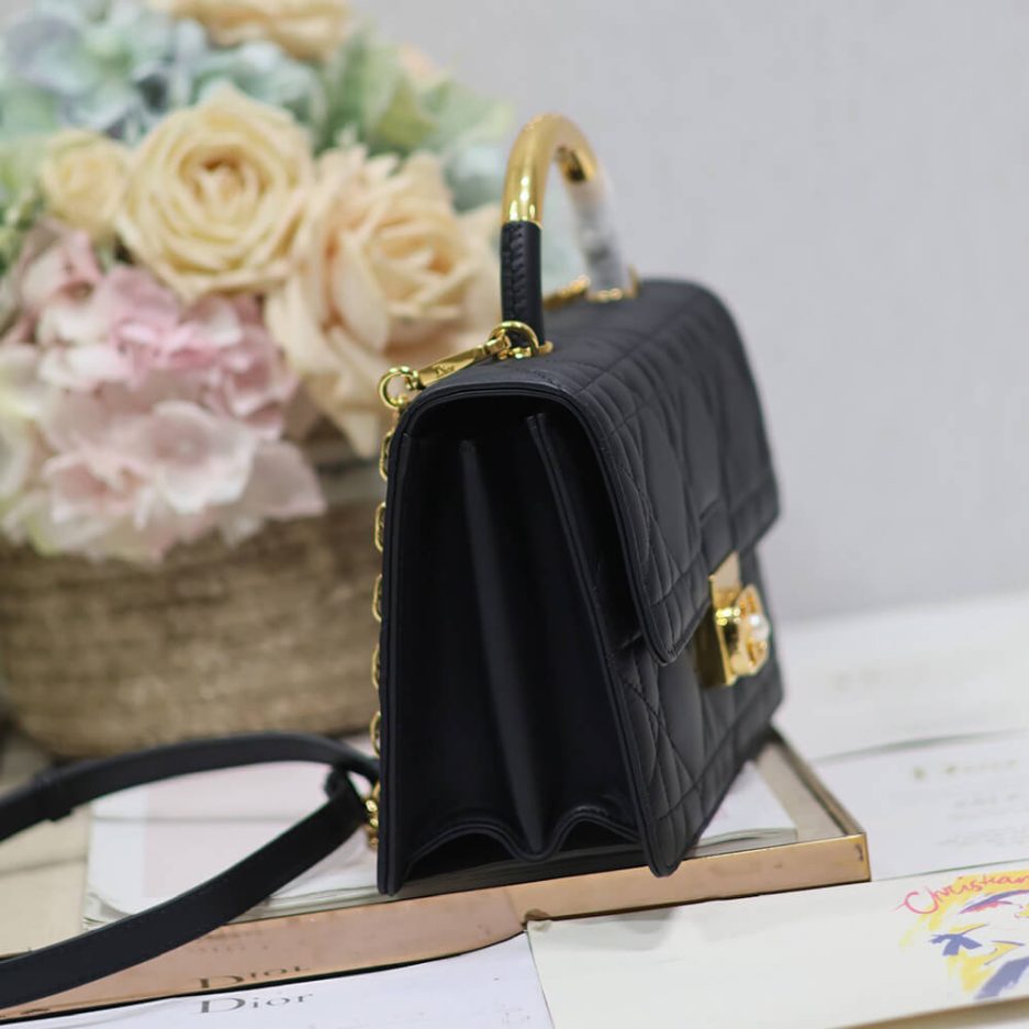 medium D*or ange bag