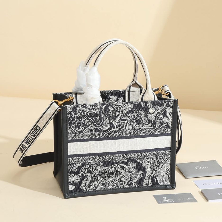 small D*or book tote