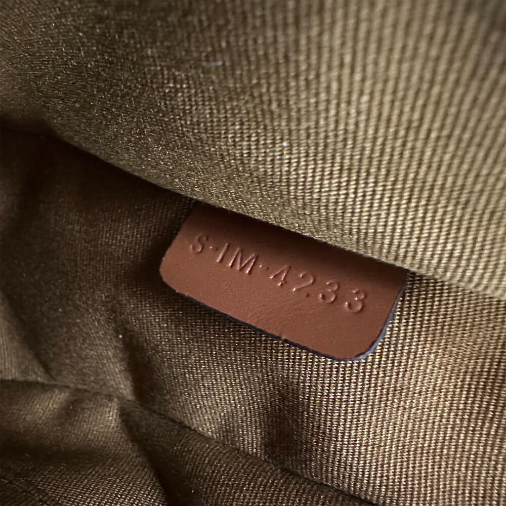 Ce**e medium ava triomphe bag