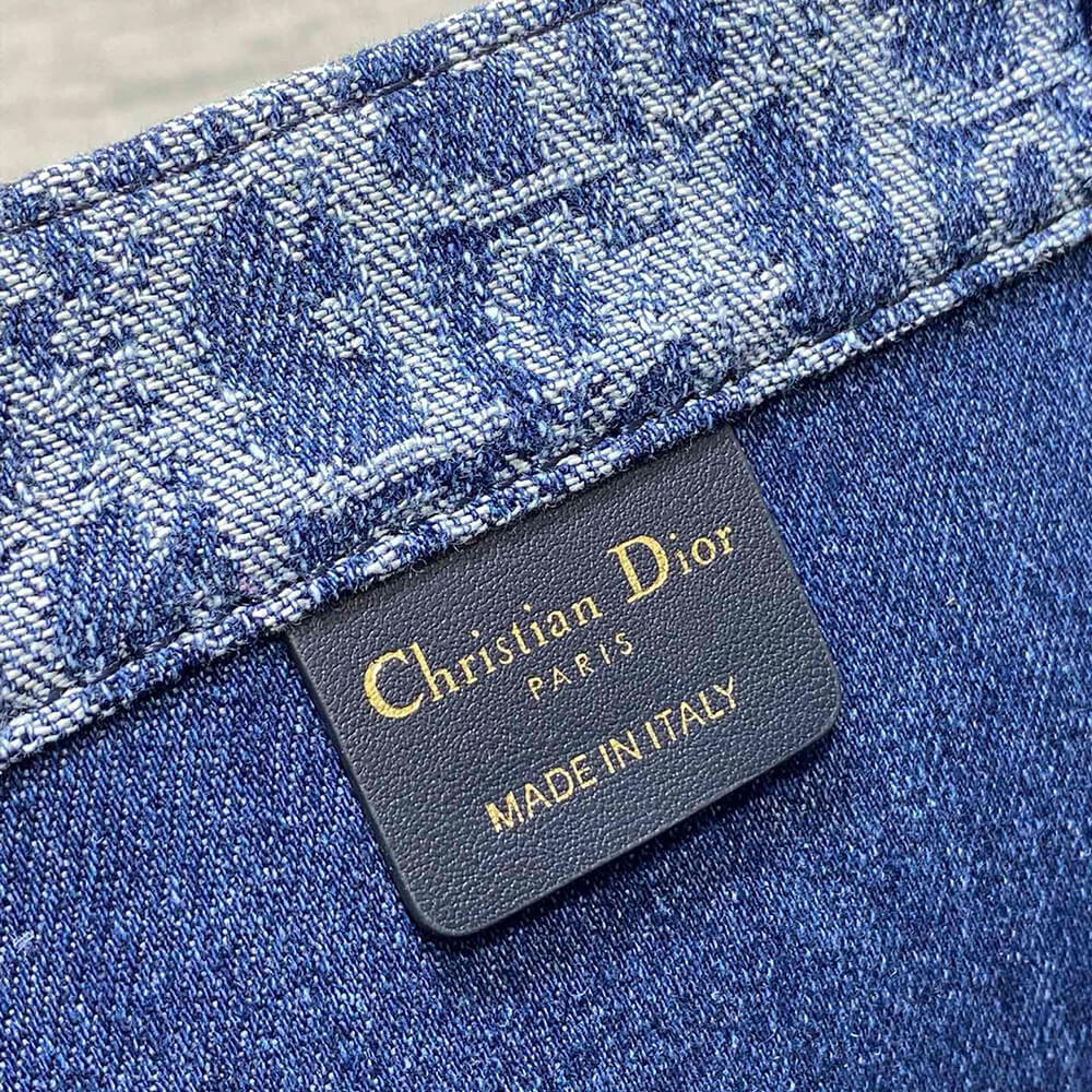 large D*or book tote