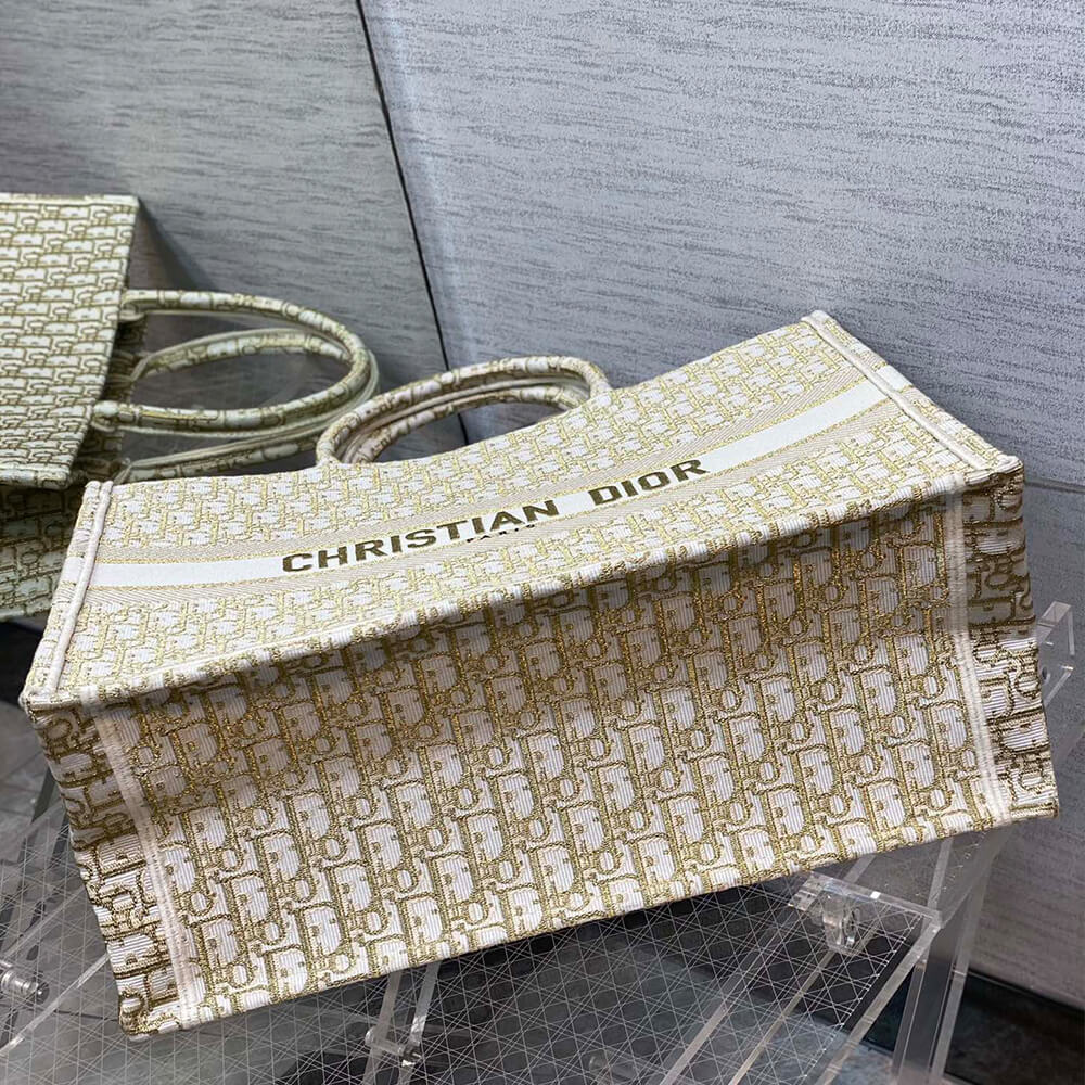 large D*or book tote